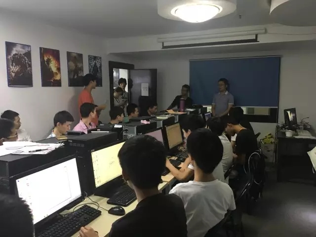 重庆科元普纪科技有限公司的技术总监为重庆汇众学员做企业宣讲.jpg